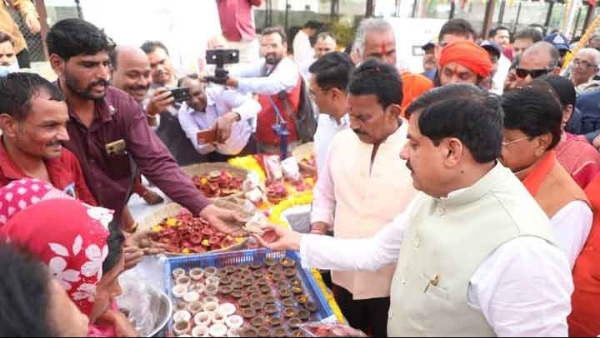 स्वदेशी दीये बनाने के स्टॉल का अवलोकन