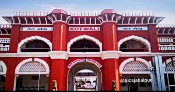नाबालिक से सरेराह मोबाइल लूटा पुलिस ने किया मामला दर्ज