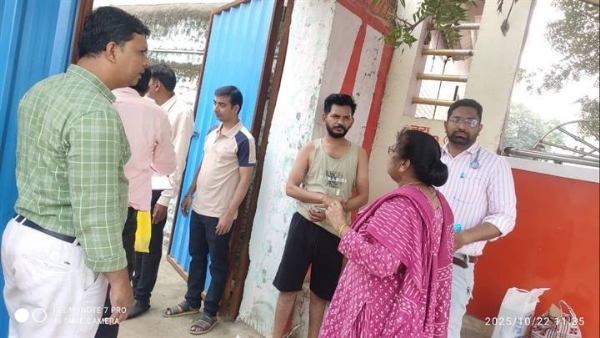 ग्राम सजवानी के उल्टी-दस्त प्रभावित घरों की भ्रमण कर आवश्यक चिकित्सकीय इलाज किया गया