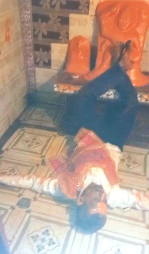 रामपाल बाबा के अनुयायी ने नशे में हनुमान जी की मूर्ति को पैरों से रौंदा, ग्रामीणों ने की जमकर पिटाई