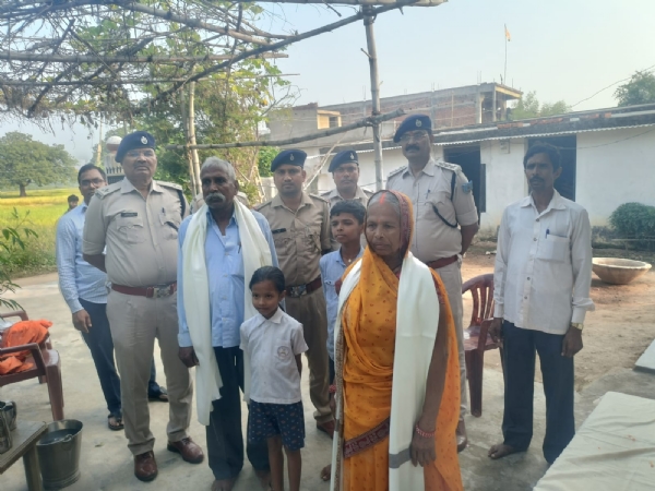 परिवारजनों को सम्मानित किया गया