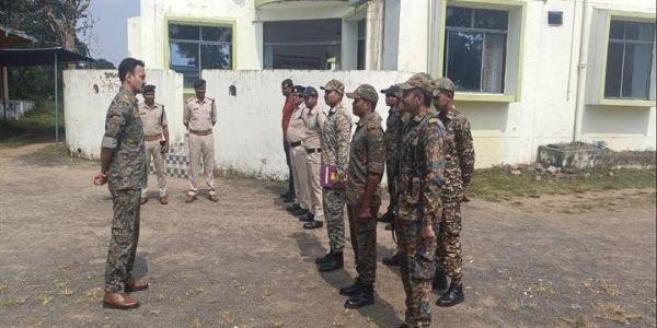 मंडलाः पुलिस अधीक्षक ने नक्सल प्रभावित क्षेत्र के मवई एवं बिछिया थाना का किया औचक निरीक्षण