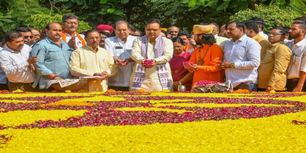 मुख्यमंत्री भजनलाल शर्मा ने पूर्व उपराष्ट्रपति शेखावत को श्रद्धांजलि अर्पित की