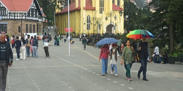 हिमाचल के ऊंचे इलाकों में बर्फबारी, मैदानों में छाया कोहरा, अगले छह दिन मौसम रहेगा साफ
