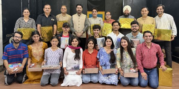 नटरंग जम्मू ने उत्कृष्ट कलाकारों को किया सम्मानित, थिएटर में रचनात्मकता, समर्पण और कला उत्कृष्टता का हुआ जश्न