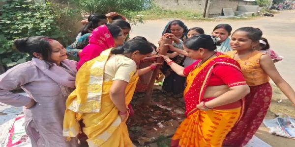 रामानुजगंज में उमड़ा भाई-बहन के स्नेह का सागर, परंपराओं के रंग में डूबा रहा भाई दूज का त्योहार