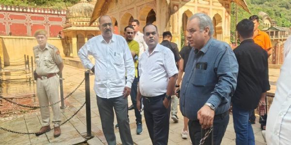कार्तिक स्नान एवं छठ पूजन पर मंदिर ठिकाना गलता जी परिसर में आयोजन को लेकर जिला प्रशासन ने किये इंतजाम