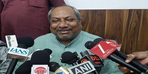 सपा के ‘प्रबल इंजन’ पर संजय निषाद का तंज, बोले — इंजन सही होता तो लोग क्यों उतरते