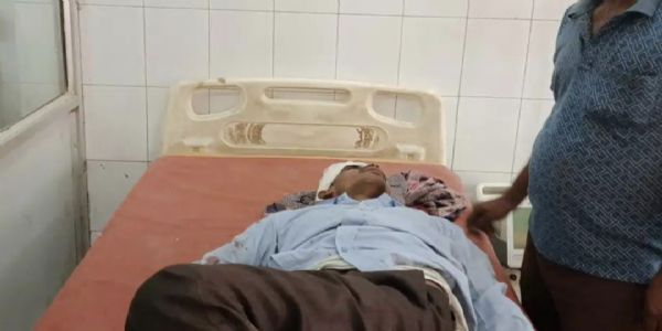 तेज रफ्तार कार की टक्कर से बाइक सवार तीन घायल
