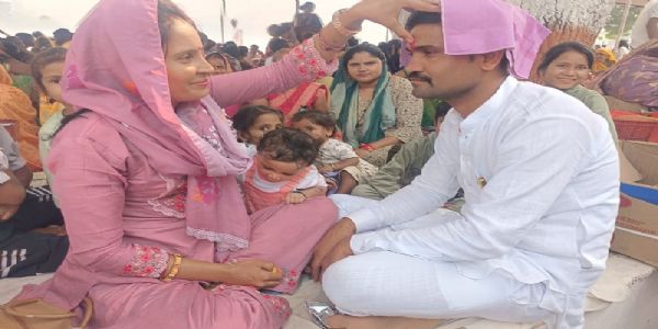 ग्वालियरः भाईदूज पर केन्द्रीय जेल के बंदियों से उनकी माता-बहनों व बच्चों ने की मुलाकात