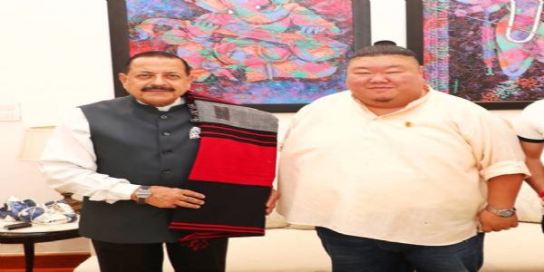 नागालैंड सरकार के मंत्री तेमजेन इमना अलोंग ने की केंद्रीय मंत्री डॉ. जितेन्द्र सिंह से मुलाकात, राज्य के विकास को लेकर चर्चा