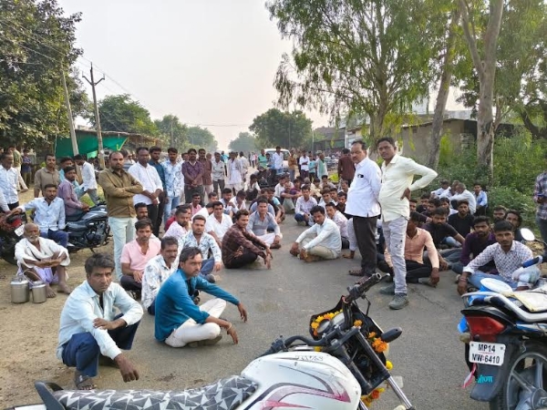 किसान की हत्या:खेत में मिली खून से लथपथ लाश, ग्रामीणों ने किया चक्काजाम