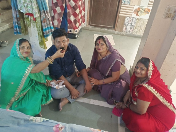 भैया दूज: भाइयों के भाल पर सजा समृद्धि का तिलक