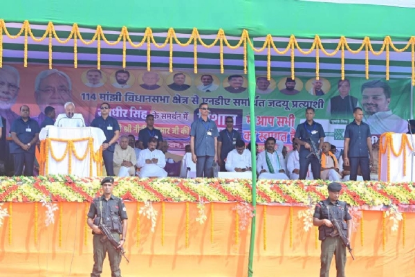 सारण में चुनावी सभा को सम्बोधित करते मुख्यमंत्री नीतीश