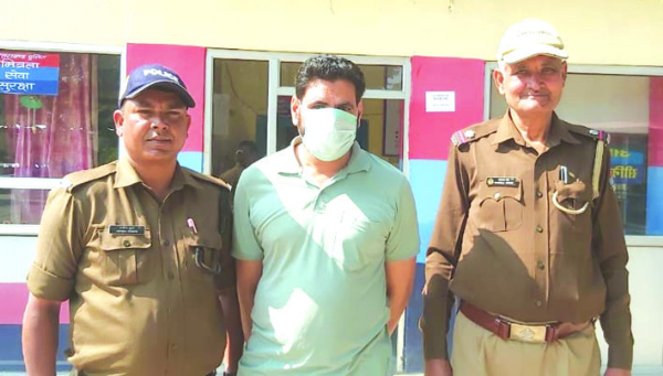 पुलिस गिरफ्त में आरोपित