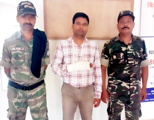 गिरफ्तार सहायक गोदाम प्रबंधक सह जनसेवक दीपक कुमार चंचल