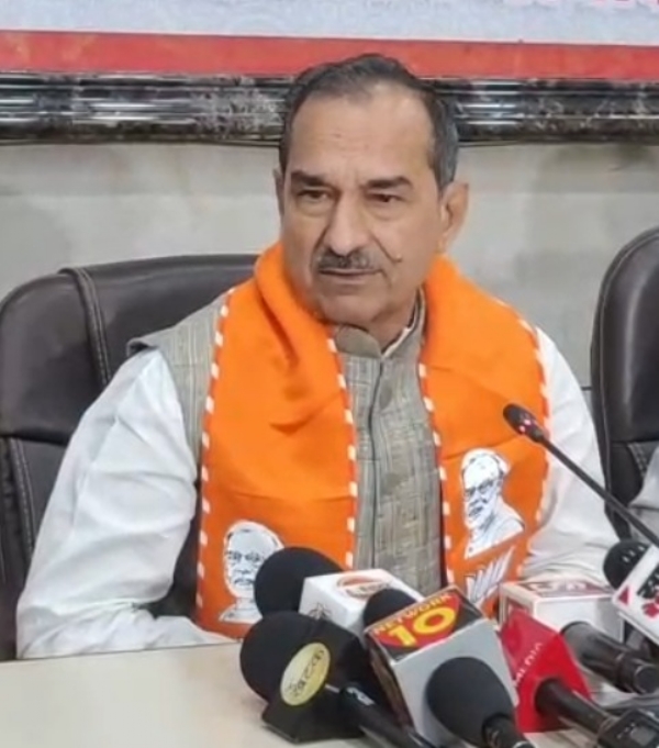अशोक गहलोत ने जहां—जहां प्रचार का झंडा थामा, वहां कांग्रेस हुई धराशायी, गुजरात, महाराष्ट्र के बाद अब बिहार में हारेगी कांग्रेस: मदन राठौड़ अशोक गहलोत ने जहां—जहां प्रचार का झंडा थामा, वहां कांग्रेस हुई धराशायी, गुजरात, महाराष्ट्र के बाद अब बिहार में हारेगी कांग्रेस: मदन राठौड़
