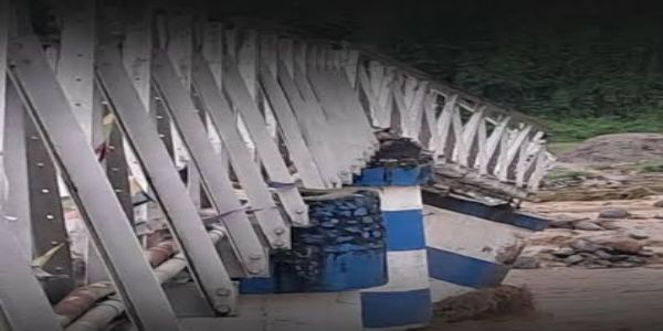 मुख्यमंत्री ममता बनर्जी ने निभाया वादा, मिरिक में बालासन नदी पर बना अस्थायी पुल