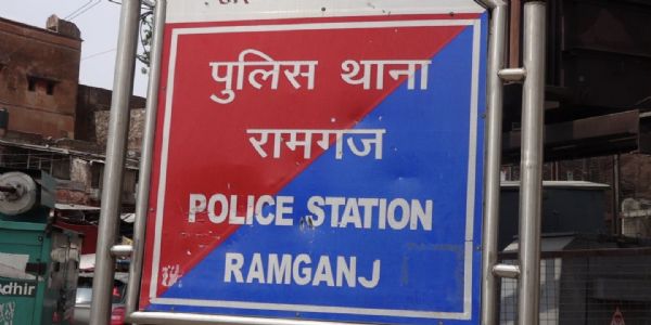 अमेठी में फांसी के फंदे से लटकता मिला युवक का शव