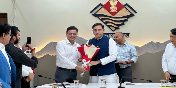 चीनी मिलों के अगले पेराई सत्र की तैयारियां शुरू, मंत्री ने दिए निर्देश