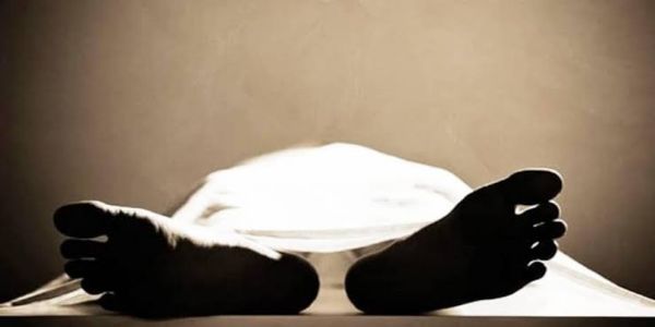 गलत इलाज से किशोरी की मृत्यु, नर्सिंगहोम के सामने प्रदर्शन