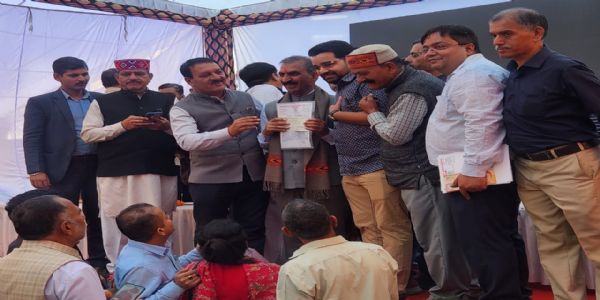 हिमाचल कल्याण सभा अमृतसर ने हिमाचल मुख्यमंत्री राहत कोष में दिए 1.11 लाख रुपये