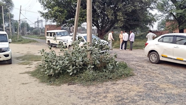 जांच के लिए पहुंची उड़नदस्ता की टीम।