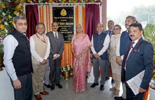 कार्यक्रम  को संबोधित करते हुए वित्त मंत्री निर्मला सीतारमण कार्यक्रम  को संबोधित करते हुए वित्त मंत्री निर्मला सीतारमण