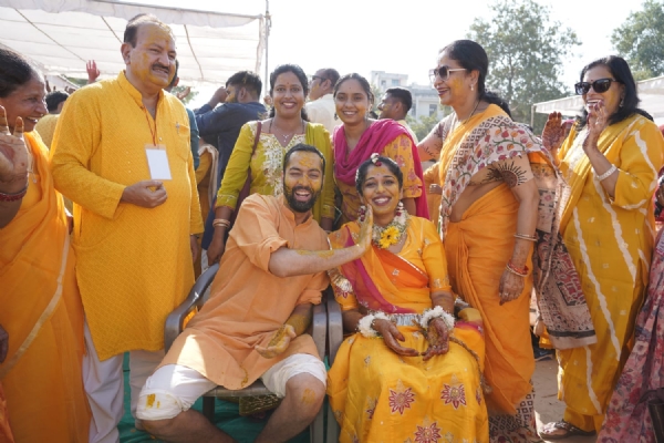 अंतरराष्ट्रीय सामूहिक विवाह सम्मेलन में 30 जोड़े परिणय सूत्र में बंधे अंतरराष्ट्रीय सामूहिक विवाह सम्मेलन में 30 जोड़े परिणय सूत्र में बंधे