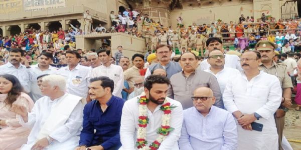 तुलसीघाट की विश्वप्रसिद्ध लक्खा नाग नथैया मेला में शामिल हुए प्रदेश कांग्रेस अध्यक्ष