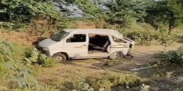 पाली-जोधपुर हाईवे पर टायर फटने से कार तीन बार पलटी, दो की मौत, सात घायल