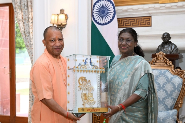 योगी आदित्यनाथ ने की राष्ट्रपति द्रौपदी मुर्मु से मुलाकात योगी आदित्यनाथ ने की राष्ट्रपति द्रौपदी मुर्मु से मुलाकात