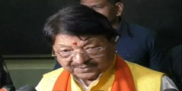 कैलाश विजवर्गीय मीडिया से बातचीत करते हुए कैलाश विजवर्गीय मीडिया से बातचीत करते हुए