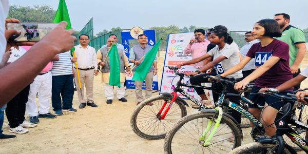 साइक्लोथान-2025 में बच्चों ने दिखाई ऊर्जा, जिलाधिकारी व एमएलसी ने हरी झंडी दिखाकर किया शुभारंभ