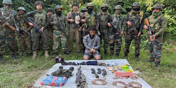 उल्फा (आई) का कैडर गिरफ्तार, भारी मात्रा में हथियार बरामद