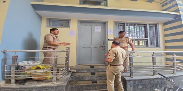 संभल हिंसा के मुख्य साजिशकर्ता शारिक साठा के घर एसआईटी ने डुगडुगी बजाई, आदेश चस्पा किया