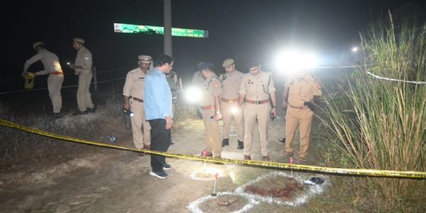बिधूना में पुलिस और बदमाशों के बीच मुठभेड़, एक बदमाश के पैर में गोली लगी