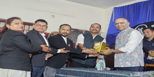 धमतरी : एडीजे कोर्ट के शुभारंभ होने पर अधिवक्ता संघ ने किया कुरुद विधायक अजय चंद्राकर का अभिनंदन