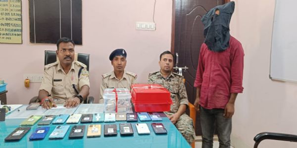 आईटीआई का छात्र चोरी के 20 मोबाईल सहित गिरफ्तार, गया जेल