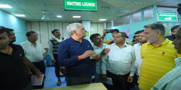 अस्पताल ने बिल न भरने पर शव रोका, परिजनों ने किया हंगामा
