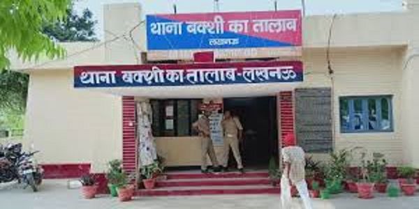 लखनऊ : सड़क किनारे मिला युवक का गोली लगा शव, हत्या का आरोप