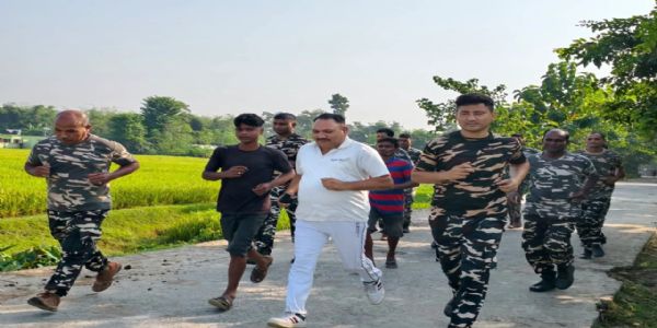 फिट इंडिया फ्रीडम रन: एसएसबी जवानों ने भारत-नेपाल सीमा पर दौड़कर दिया फिटनेस का संदेश
