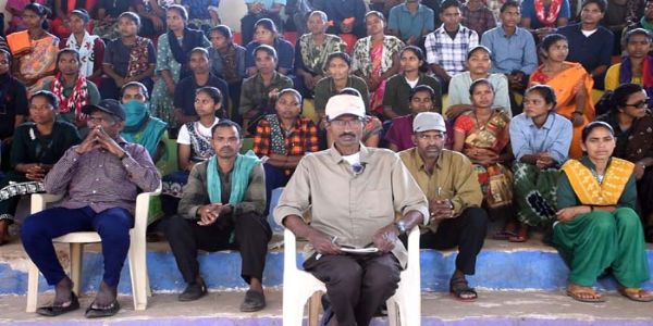 आत्मसमर्पित रुपेश व उनके 210 साथी आत्मसमर्पित रुपेश व उनके 210 साथी