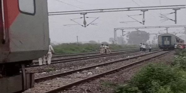 मुंबई-भागलपुर एक्सप्रेस दो हिस्सों में बंटी मुंबई-भागलपुर एक्सप्रेस दो हिस्सों में बंटी