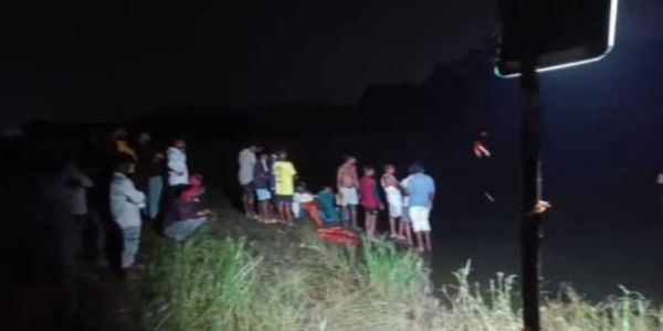 छठ पूजा के दौरान हादसा : तीन लोग नदी में डूबे, एक का शव बरामद, दो की तलाश जारी