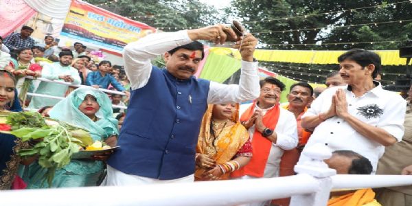 छठ पूजा में सूर्य उपासना परिवार के स्वास्थ्य और जीवन के दीर्घायु के संकल्प का प्रतीक : मुख्यमंत्री डॉ. यादव