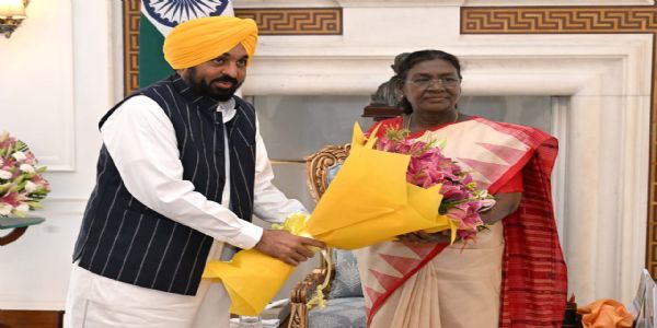 पंजाब के सीएम ने राष्ट्रपति को दिया शहीद समागम का न्योता