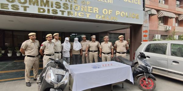 राजौरी गार्डन में मुठभेड़ के बाद तीन झपटमार गिरफ्तार