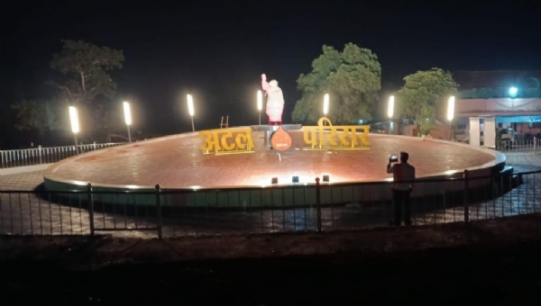 रायपुर मार्ग पर संबलपुर के आगे निर्मित अटल परिसर। रायपुर मार्ग पर संबलपुर के आगे निर्मित अटल परिसर।