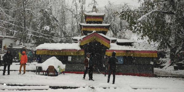 मुक्तिनाथ क्षेत्र में बर्फबारी मुक्तिनाथ क्षेत्र में बर्फबारी